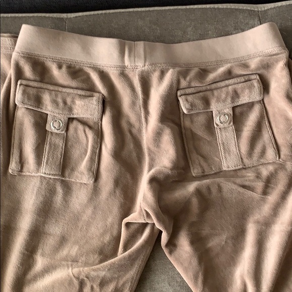 Juicy Couture Pants - Juicy Couture tan women’s small pants Juicy Couture Pants - Juicy Couture tan women’s small pants